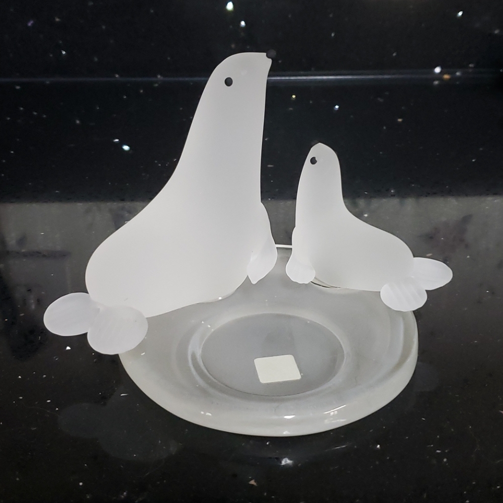 HOST PICK. PartyLite Frosted Seals Tealight Holder - Picture 1 of 2
